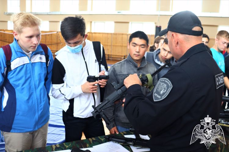 В Республике Алтай продолжается акция «Каникулы с Росгвардией»