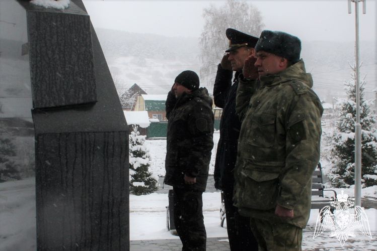 В Республике Алтай росгвардейцы отдали дань памяти погибшим товарищам