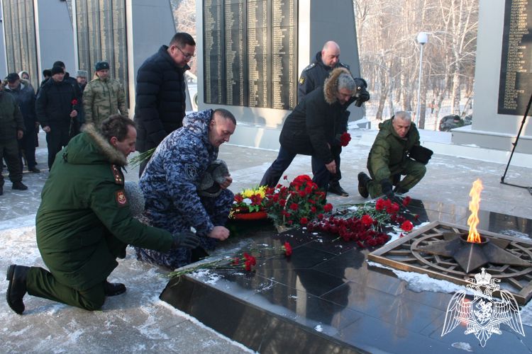 В Республике Алтай росгвардейцы приняли участие в мероприятиях, посвященных Дню Героев Отечества