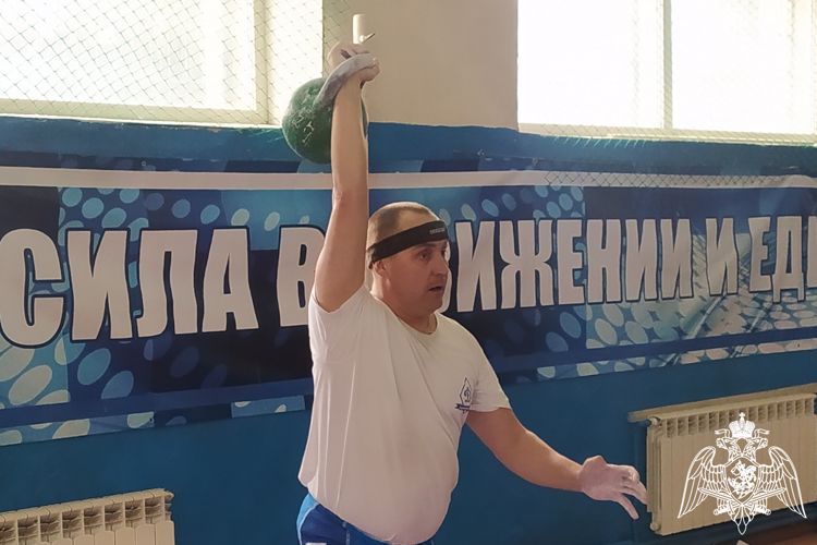 Офицер Росгвардии вошел в число лучших гиревиков Республики Алтай