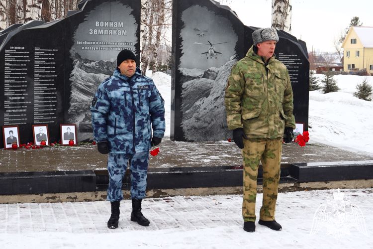 Личный состав Росгвардии почтил память погибших сотрудников ОМОН