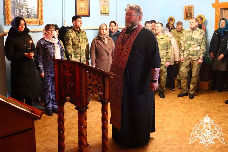 В Горно-Алтайске состоялся молебен за здравие росгвардейцев, участвующих в специальной военной операции