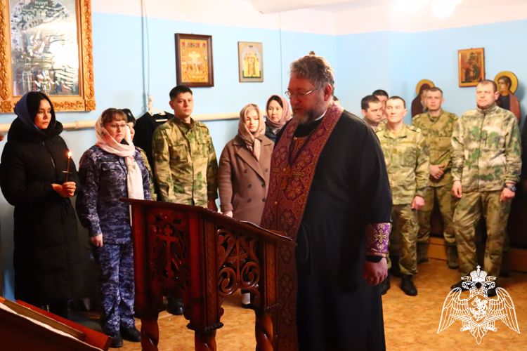 В Горно-Алтайске состоялся молебен за здравие росгвардейцев, участвующих в специальной военной операции
