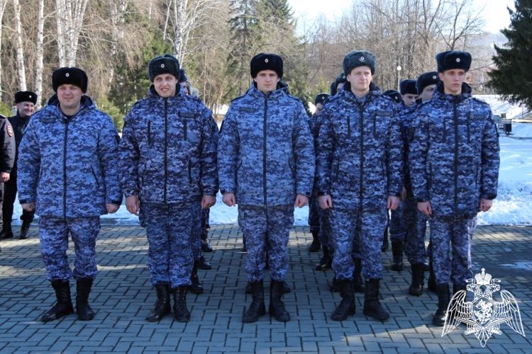 В Республике Алтай росгвардейцы приняли участие в гарнизонном разводе нарядов, заступающих на охрану общественного порядка