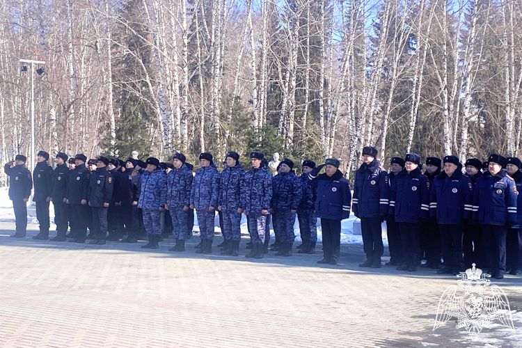 В Республике Алтай росгвардейцы приняли участие в гарнизонном разводе нарядов, заступающих на охрану общественного порядка