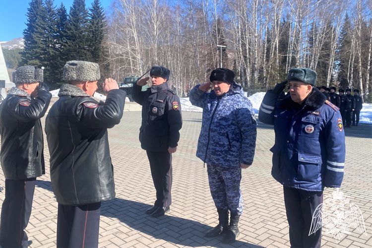 В Республике Алтай росгвардейцы приняли участие в гарнизонном разводе нарядов, заступающих на охрану общественного порядка