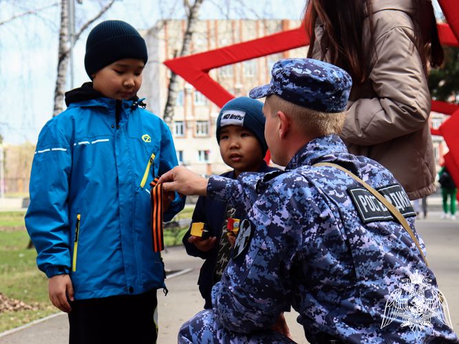 В Республике Алтай росгвардейцы приняли участие в акции «Бессмерный автополк»