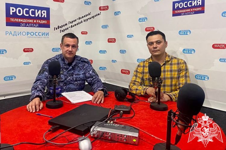 Офицер Росгвардии рассказал на республиканском радио о профилактике краж в летний период 