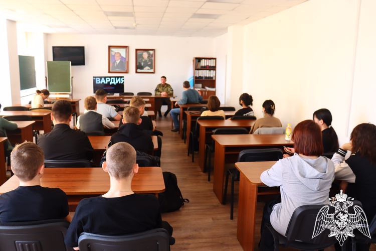 В Республике Алтай сотрудники специальных подразделений Росгвардии провели День открытых дверей для школьников 