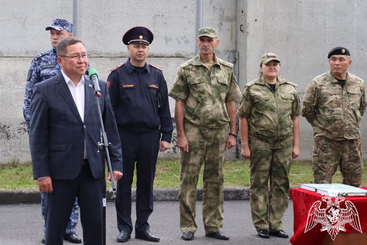 В Республике Алтай росгвардейцам, отличившимся в ходе специальной военной операции, вручены государственные награды