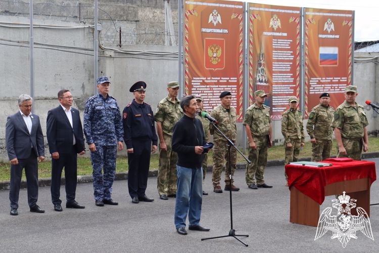 В Республике Алтай росгвардейцам, отличившимся в ходе специальной военной операции, вручены государственные награды