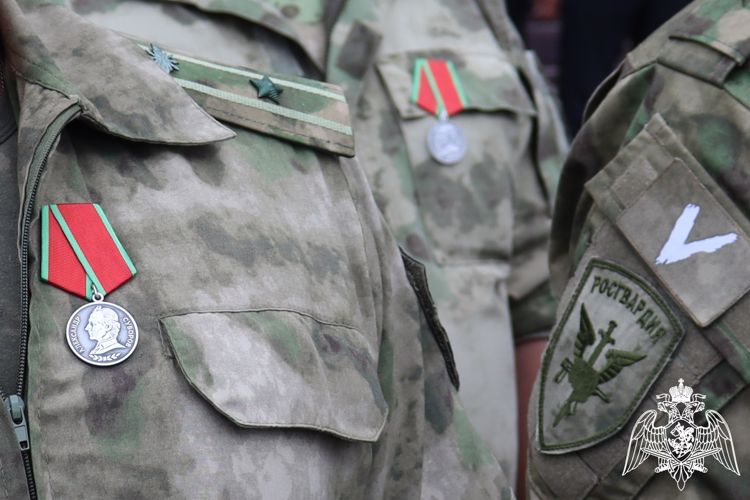 В Республике Алтай росгвардейцам, отличившимся в ходе специальной военной операции, вручены государственные награды