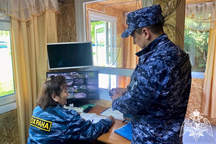 Росгвардейцы проверили безопасность детских оздоровительных лагерей