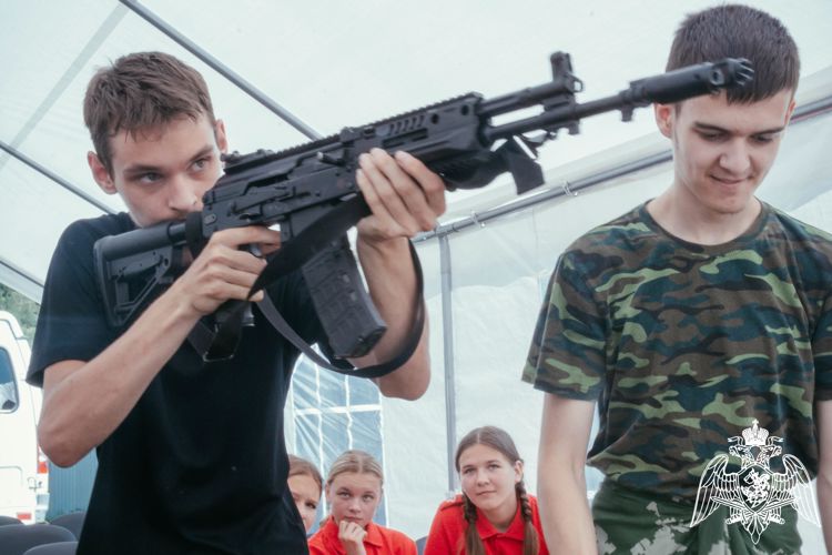 В Республике Алтай росгвардейцы встретились с будущими офицерами