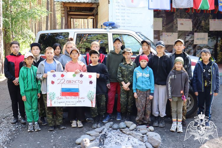 В Республике Алтай росгвардейцы отметили День Государственного флага Российской Федерации