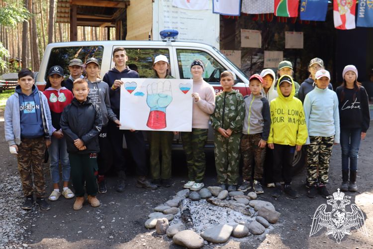В Республике Алтай росгвардейцы отметили День Государственного флага Российской Федерации