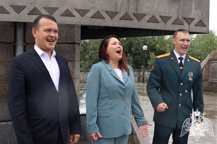 В Республике Алтай росгвардейцы отметили День Государственного флага Российской Федерации