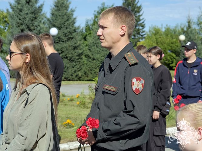 В Республике Алтай Росгвардейцы почтили память погибших в борьбе с терроризмом