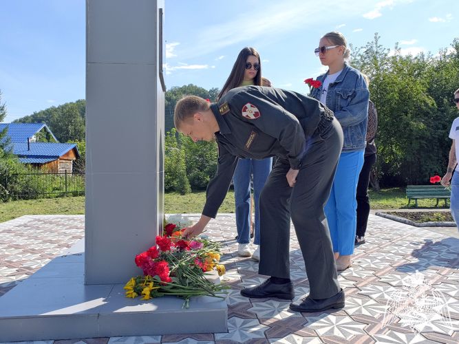 В Республике Алтай Росгвардейцы почтили память погибших в борьбе с терроризмом