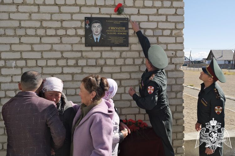  В Республике Алтай открыли мемориальную доску росгвардейцу, погибшему при выполнении воинского долга