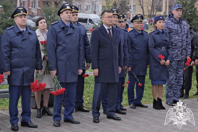 В Горно-Алтайске росгвардейцы почтили память погибших сотрудников спецназа