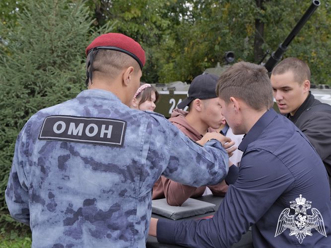 При участии Росгвардии в столице Республики Алтай прошла спортивно-патриотическая акция