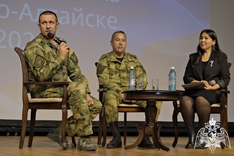 В Горно-Алтайске росгвардейцы приняли участие в Дне призывника