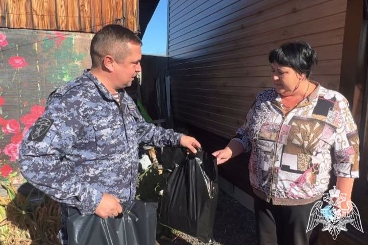 Росгвардейцы посетили семью погибшего товарища