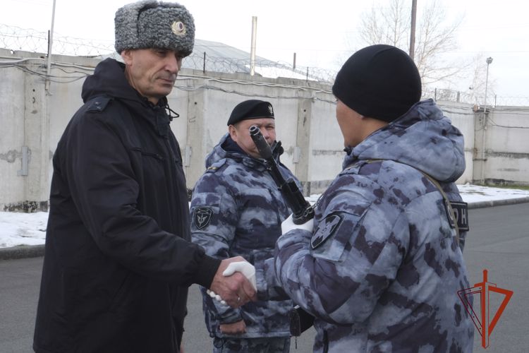 В Республике Алтай сотрудники ОМОН приняли Присягу 