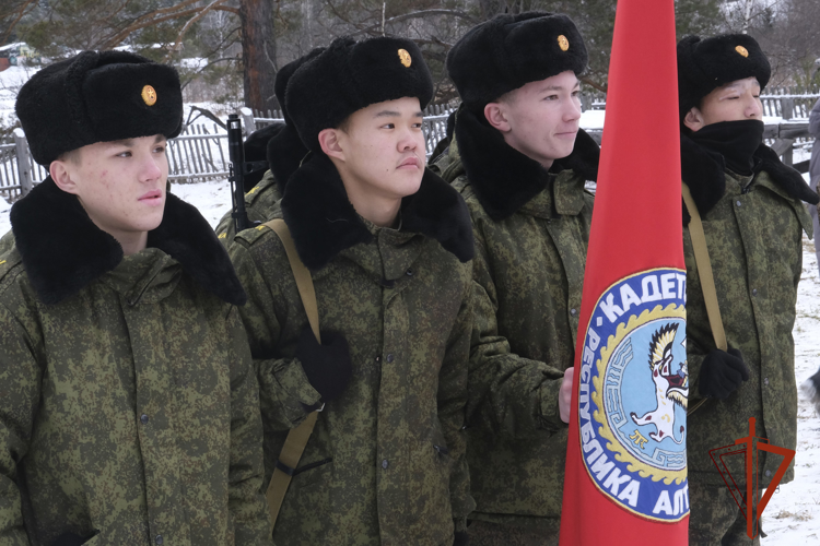 Сотрудники ОМОН провели военно-спортивную эстафету для допризывной молодежи 
