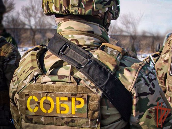 В Горно-Алтайске cпецназ Росгвардии задержал подозреваемого в захвате заложника