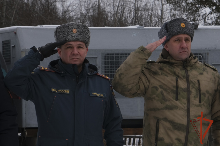 Сотрудники ОМОН провели военно-спортивную эстафету для допризывной молодежи 