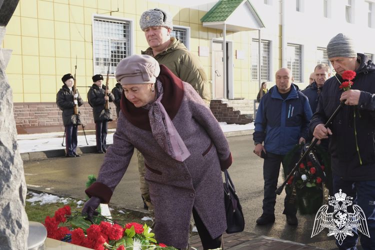 В Республике Алтай открылся мемориал погибшим сотрудникам спецподразделений Росгвардии