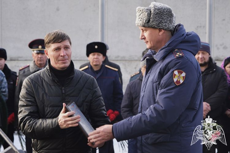 В Республике Алтай открылся мемориал погибшим сотрудникам спецподразделений Росгвардии