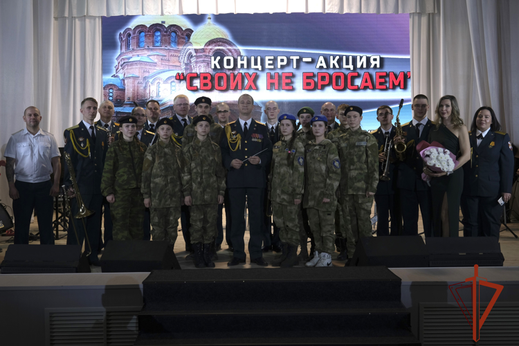 Военный оркестр штаба Сибирского округа войск национальной гвардии дал концерт в Республике Алтай 