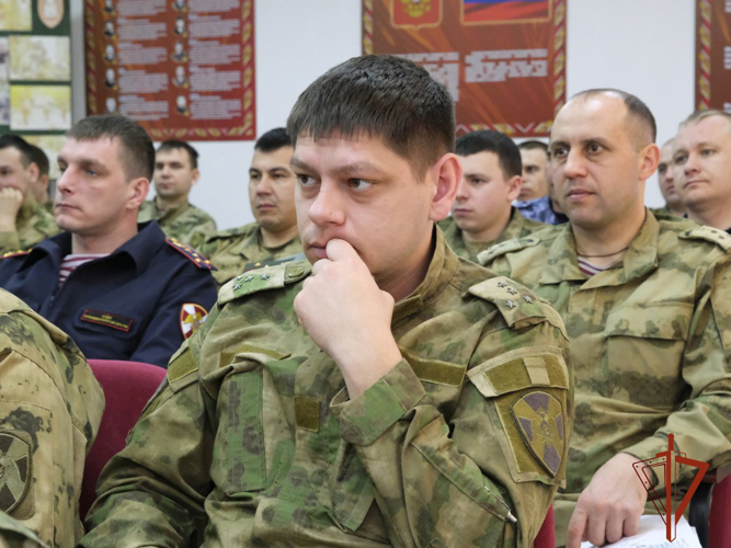 В Управлении Росгвардии по Республике Алтай прошло тематическое занятие, посвященное 81-годовщине победы советских войск в Сталинградской битве