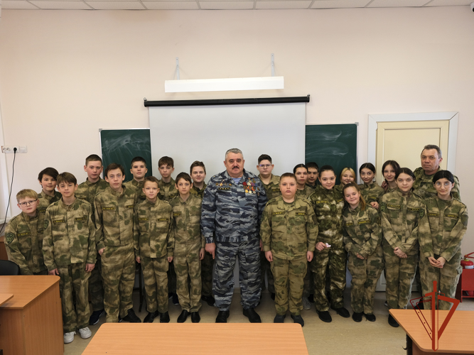 В Республике Алтай прошел Урок Мужества с воспитанниками профильного класса Росгвардии