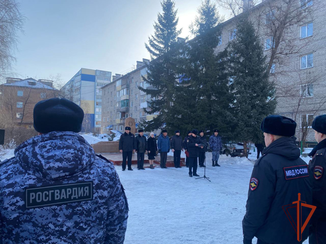 В Республике Алтай росгвардейцы приняли участие в гарнизонном разводе нарядов, заступающих на охрану общественного порядка