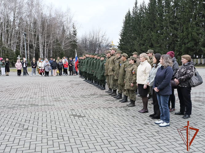 Росгвардия приняла участие в торжественной отправке призывников из Республики Алтай