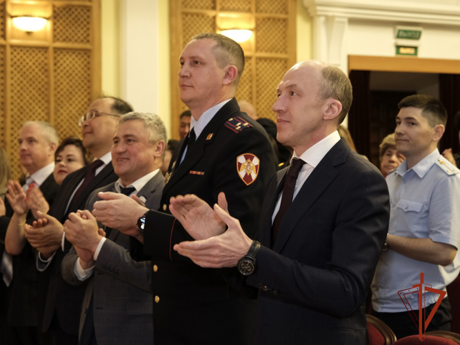 Образцово-показательный оркестр Росгвардии выступил в Республике Алтай