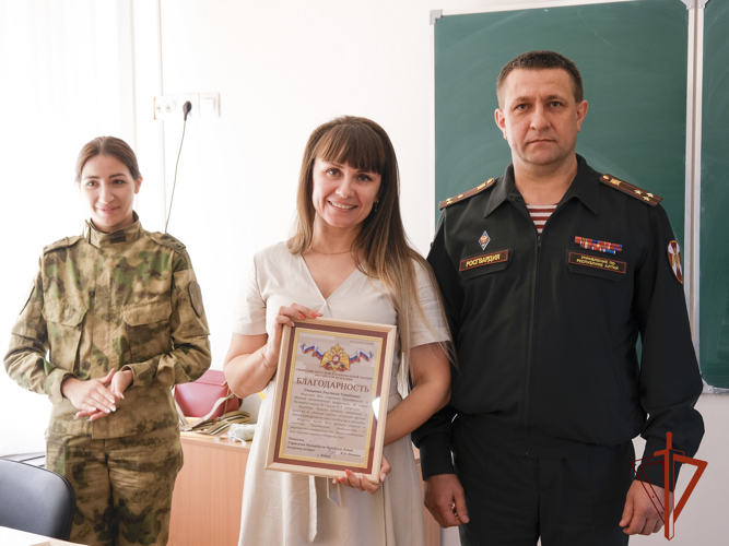 В Республике Алтай Росгвардейцы поздравили воспитанников профильного кадетского класса с окончанием учебного года