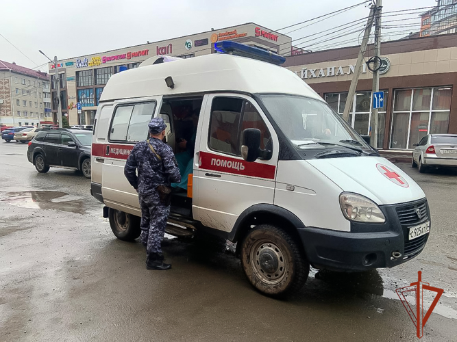 Росгвардейцы помогли мужчине с сердечным  приступом в Горно-Алтайске