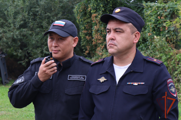 В Горно-Алтайске росгвардейцы обезвредили условных террористов, захвативших заложников в образовательной организации