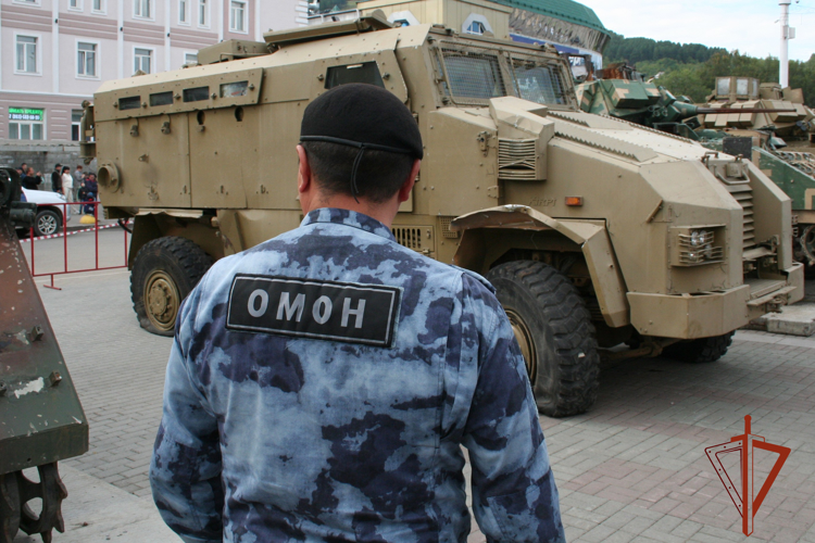 Росгвардия обеспечивает охрану трофейной техники НАТО в Горно-Алтайске 