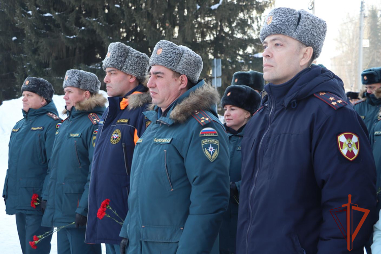 Росгвардейцы приняли участие в мероприятиях по случаю годовщины снятия блокады Ленинграда