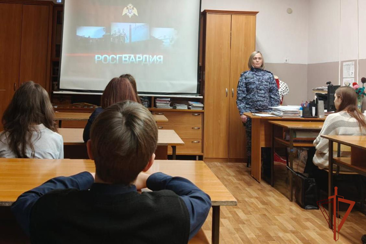 Военнослужащая Росгвардии приняла участие в профориентационном мероприятии 
