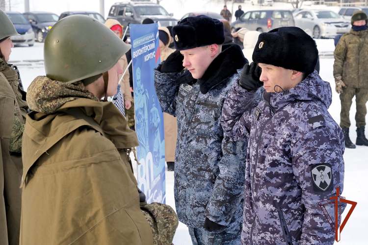 В Горно-Алтайске росгвардейцы отдали воинские почести защитникам Сталинграда