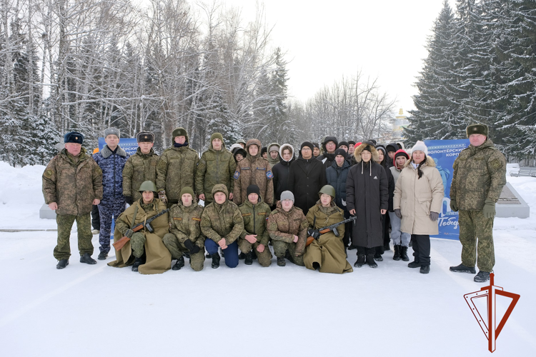 В Горно-Алтайске росгвардейцы отдали воинские почести защитникам Сталинграда