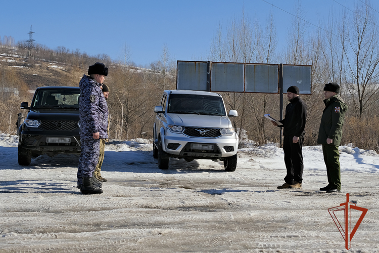 Росгвардейцы Республики Алтай отработали контраварийные приемы вождения в экстремальных условиях