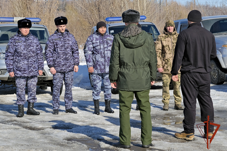 Росгвардейцы Республики Алтай отработали контраварийные приемы вождения в экстремальных условиях
